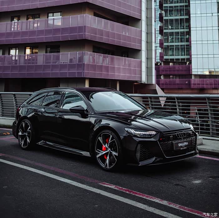 黑色的奥迪audirs6avan真是美极了楚楚动人