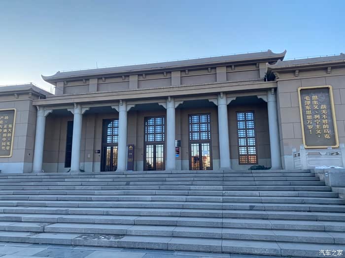 老兵游览唐山老工人文化宫