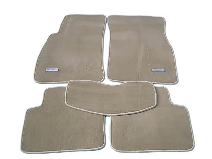 e级原车出厂到底有没有标配一套原厂毛绒脚垫