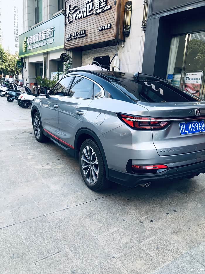 全网最新长安cs85悬浮黑顶