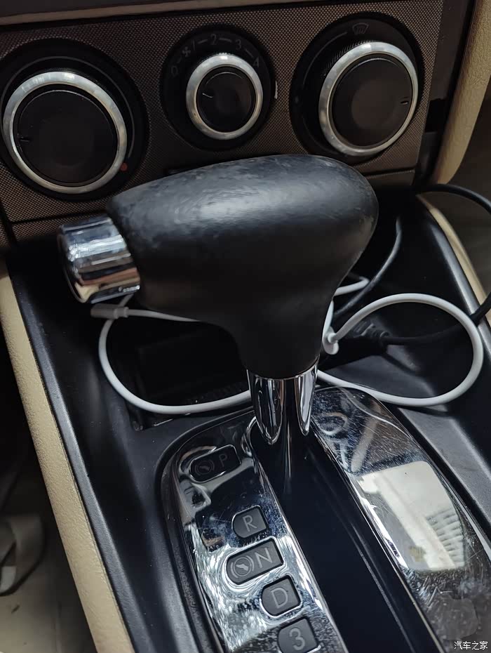 【图】高尔夫4的自动挡档杆头怎么拆卸?