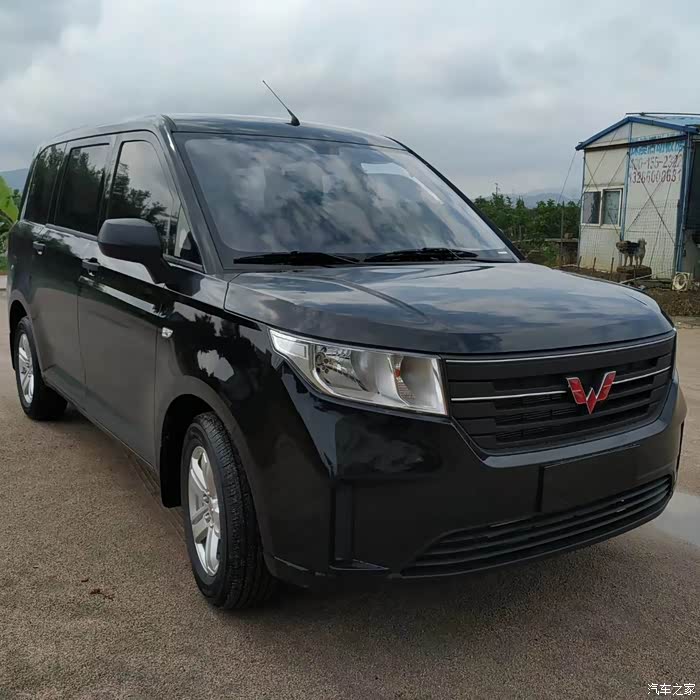 多功能致富神车我的黑色五菱宏光plus