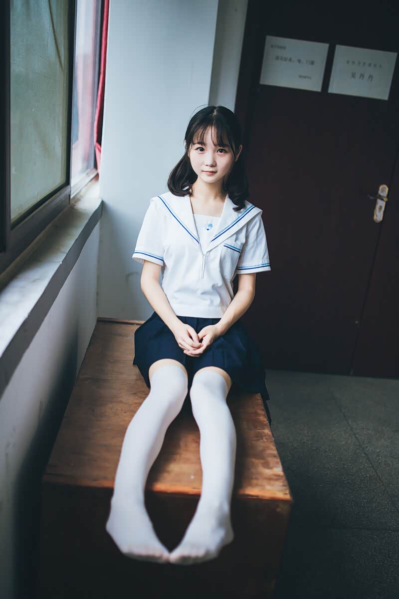 穿制服的漂亮小姐姐,青春美丽 .青春是茁壮成长的禾苗