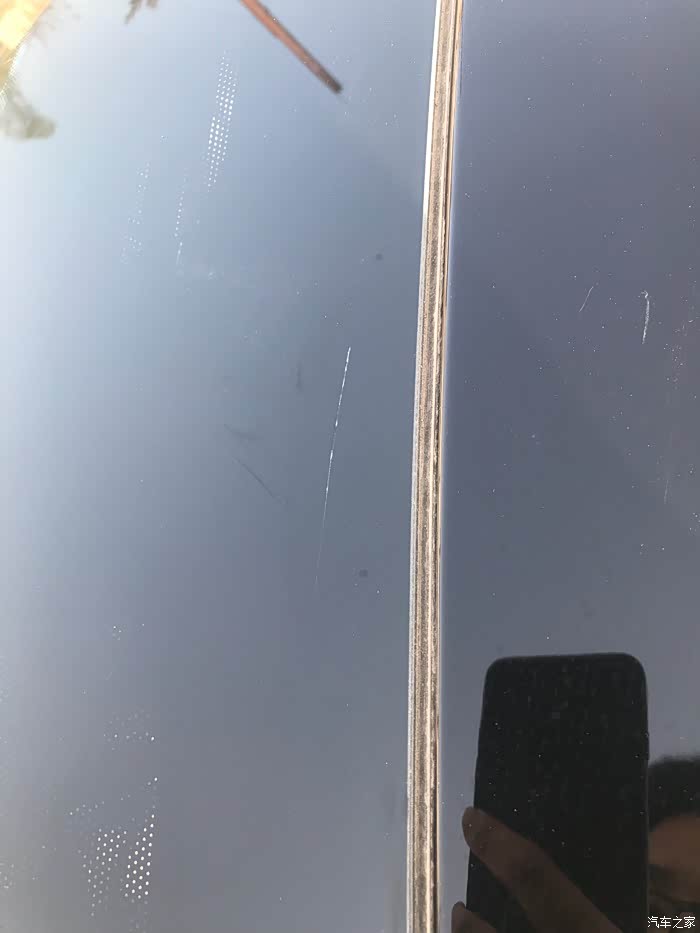 前挡风玻璃划痕