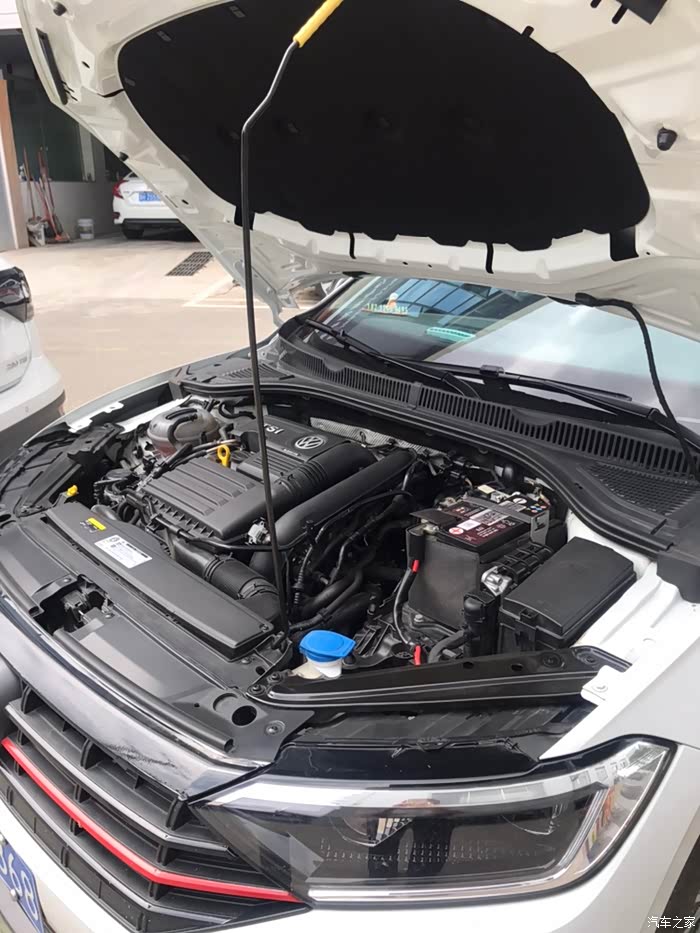 速腾加玻璃水,还是要用专业的