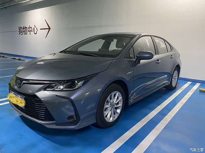 天青石色,卡罗拉双擎专属,好看,而且不显脏,可以不用经常洗车