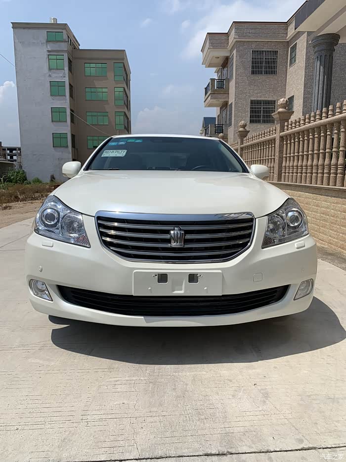 11年白色丰田皇冠