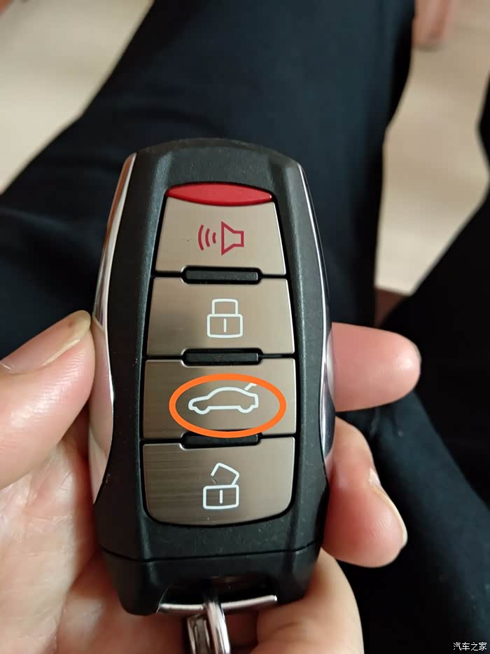 全新哈弗h6红标遥控器尾箱的按钮的能用吗?怎么按了也打不开