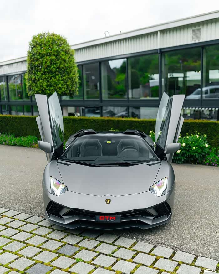 兰博基尼aventador s roadster
