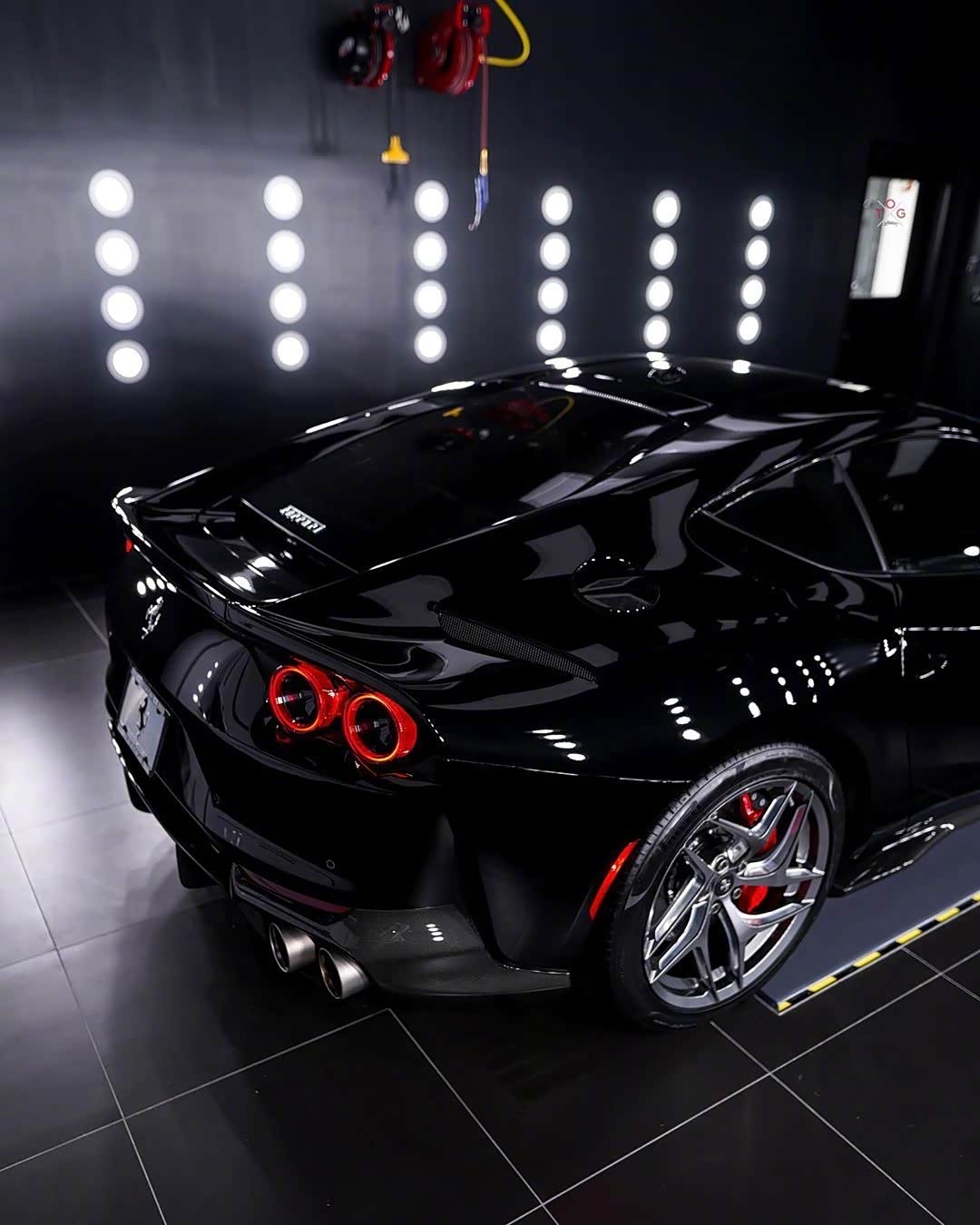 这套法拉利812 超级快拍的太帅了