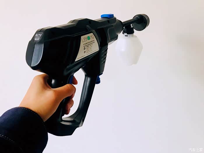 雨露均沾手持锂电池洗车机静态评测