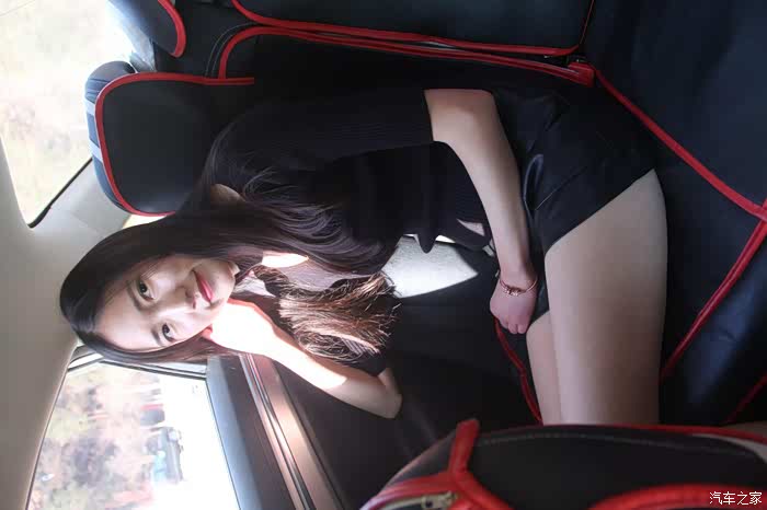 【美女当车模】 175cm肤白性感大长腿媳妇当车模 !