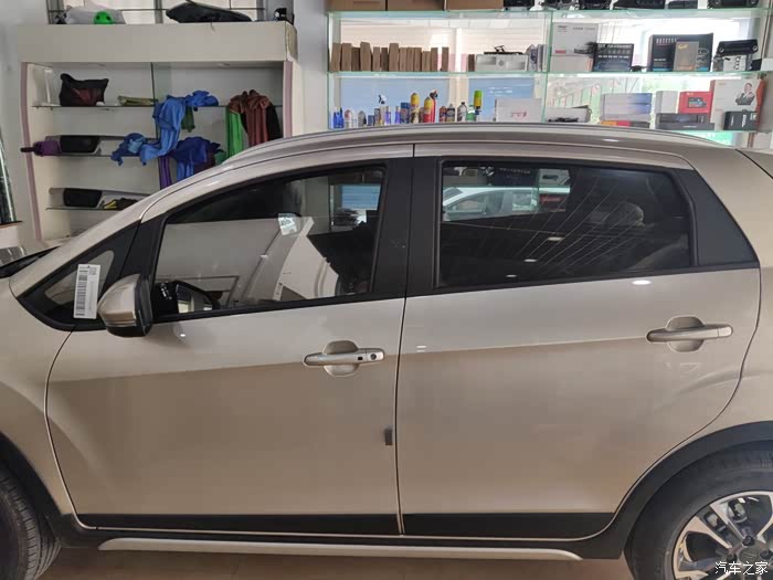吉利远景x3新车贴膜前后对比