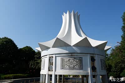 标志性的朱槿花状的东盟会展中心