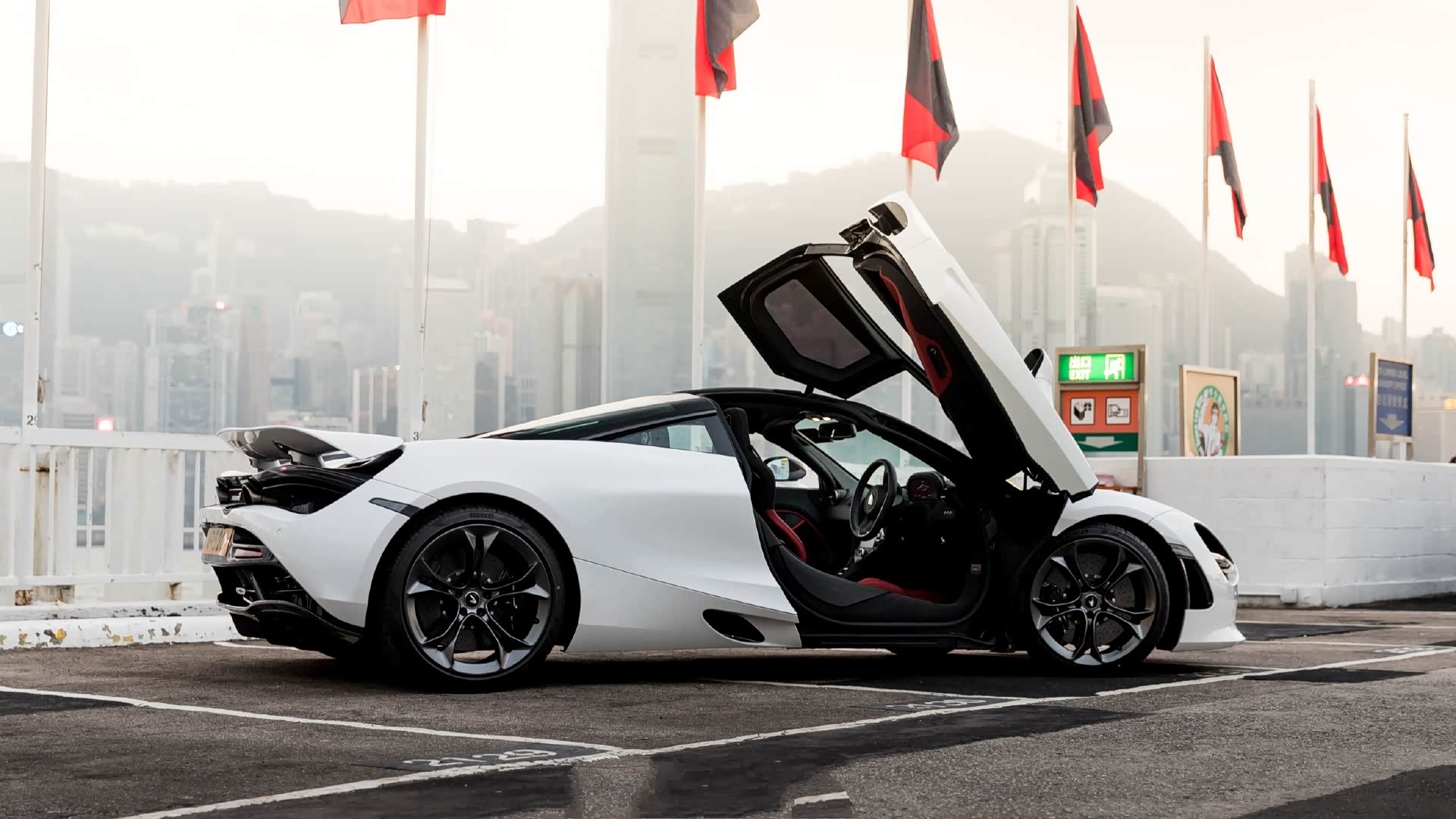 白色迈凯伦720s更加优雅