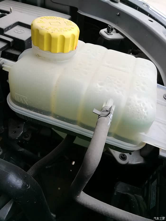 宝骏730新车里面加了防冻液的吗?