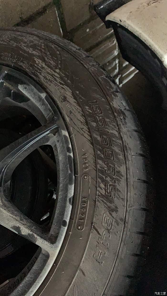 收一条邓禄普原车胎18560r15