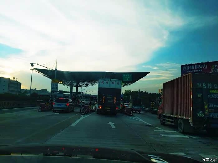到了平南收费站!从这里下高速