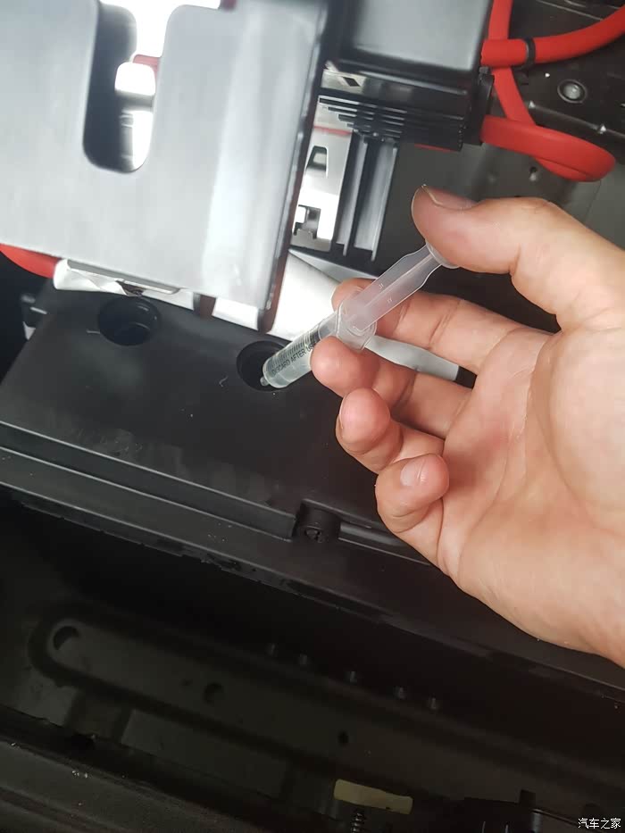 准备给6年的f11 520i老宝马agm 105a电瓶加水,功课流水记录下