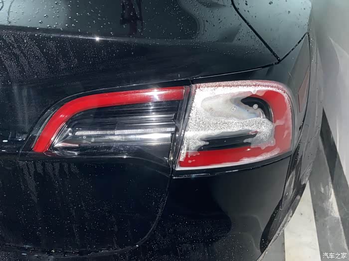 今天下大雨后车灯进水特斯拉人员说正常你们有这种经历吗