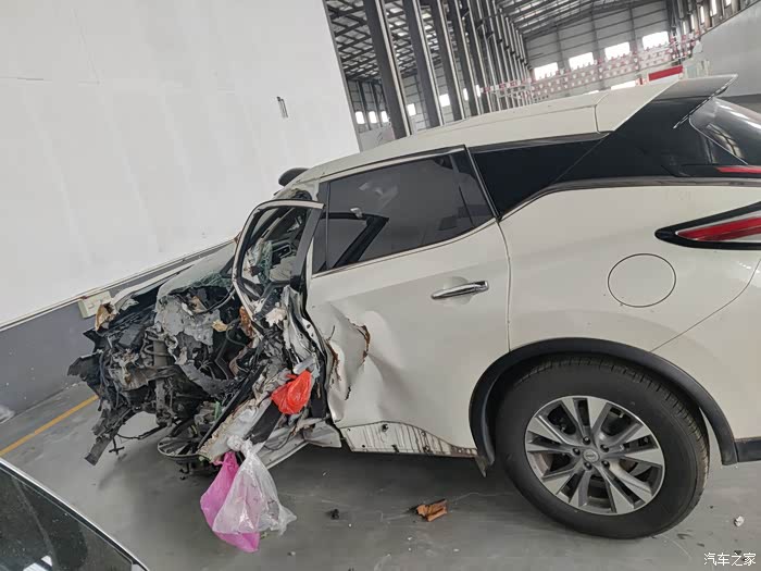 楼兰追尾别克照片