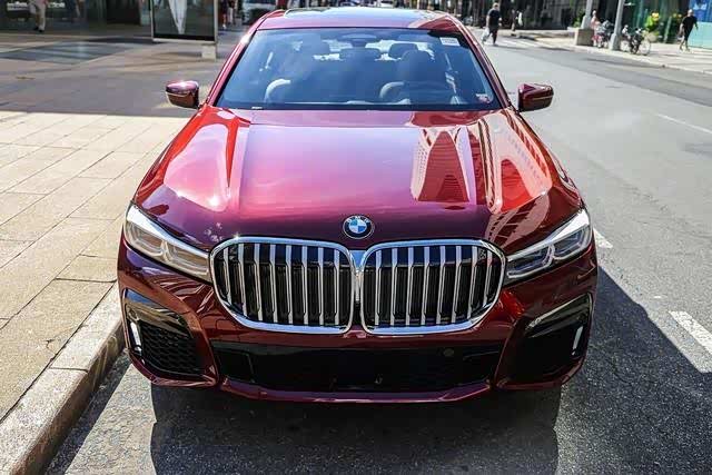 【图】全新bmw 750i标轴炸街,红色车身太漂亮了_宝马7系论坛_汽车之家