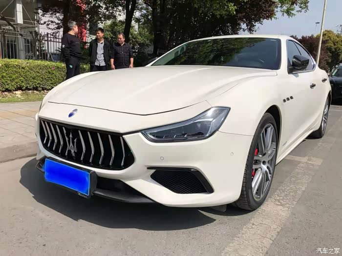 出18款玛莎吉博力白色运动版