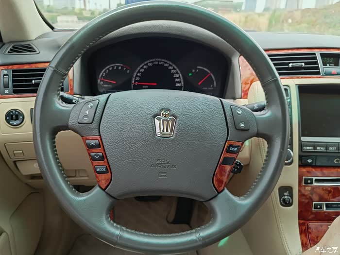 丰田车友帮朋友出一台极品12代银色25皇冠