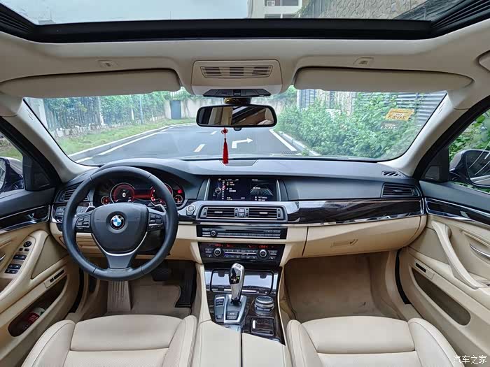 14年宝马5系535行政豪华版和奥迪a6l50豪华版