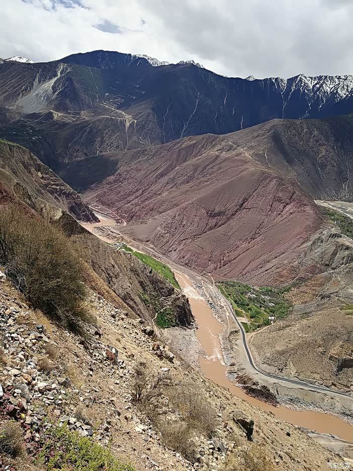 壮观的澜沧江u型河谷