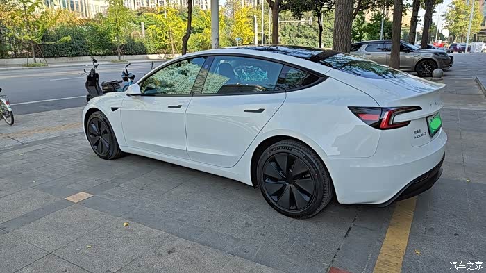 【图】lp的生日礼物,白色model3焕新版._model 3论坛_汽车之家论坛