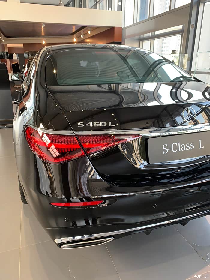 接下来c也用这个尾灯.大家分辨只能看灯大小.