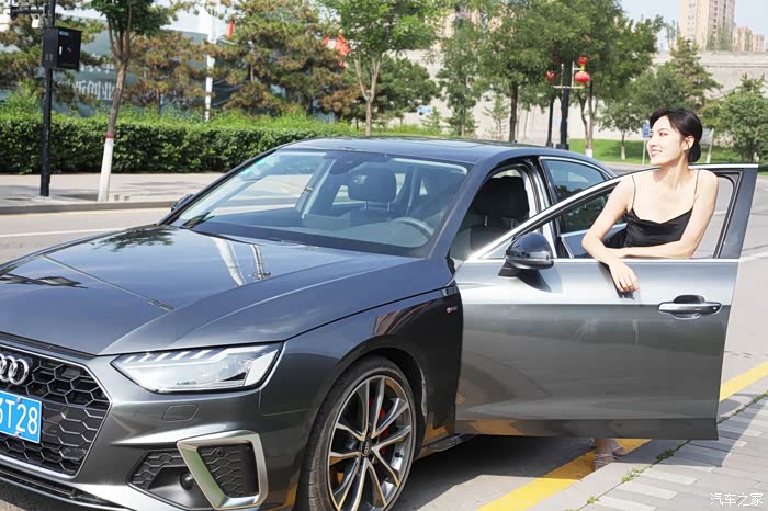 全新奥迪a4l媳妇当车模高清大图慎入