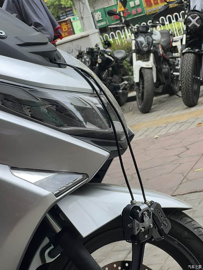 【图】uhr150加装射灯, 手机支架,改装到位了!