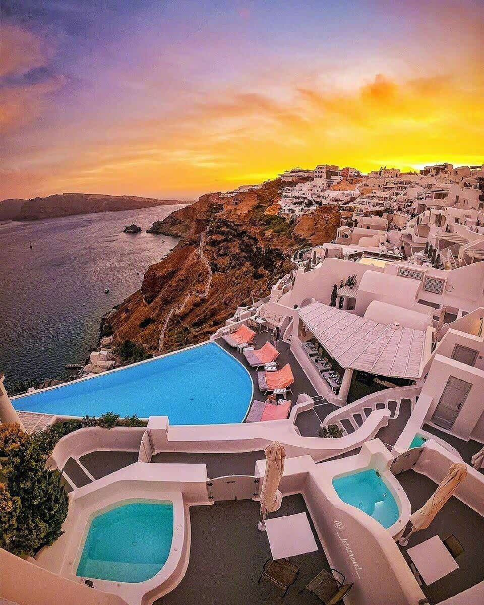 圣托里尼悬崖无边泳池,爱琴海美景尽收眼底.