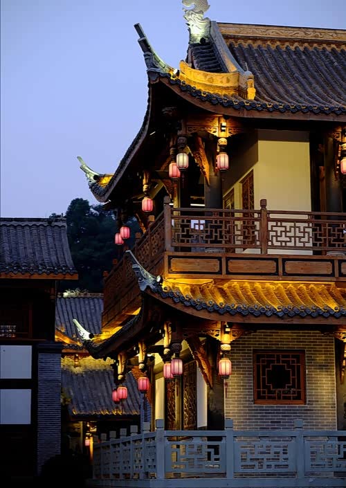 以乐山嘉定坊两条仿古街夜景好漂亮