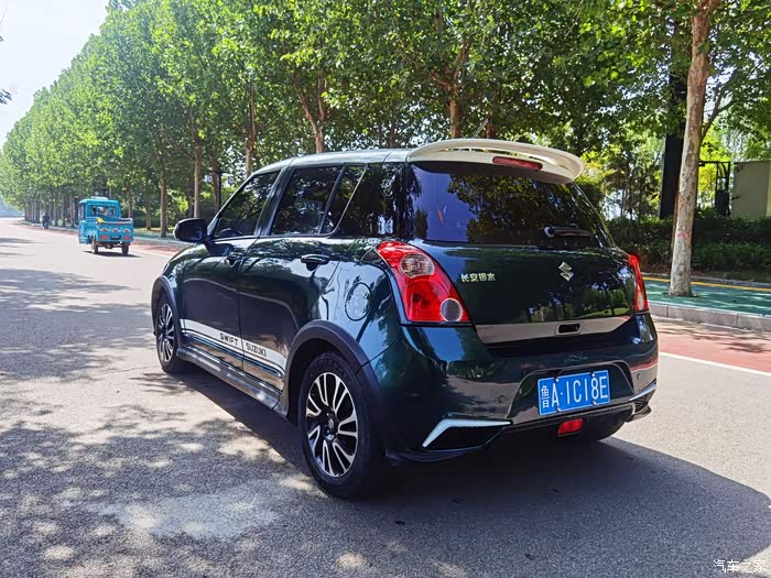 出售17年铃木雨燕特别玩酷版自动挡