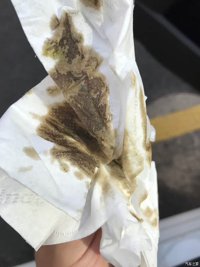 大家看看这机油如何?我看着很黑