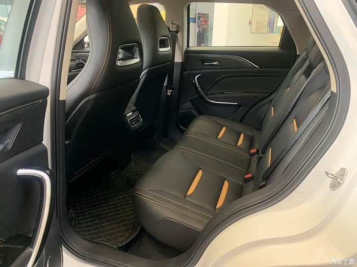 今天到店看了奔腾t77,来说说对车款车的看法