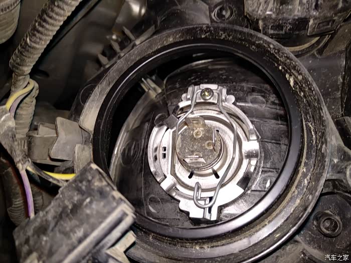 【图】换灯泡新银战士作业_飞度论坛_汽车之家论坛