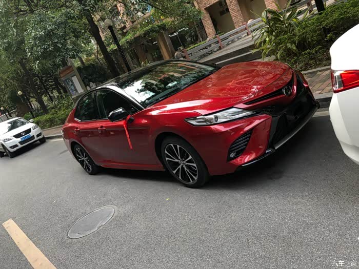 5运动版,在红黑和全黑的颜色上纠结了,大家觉得哪个好看_凯美瑞论坛