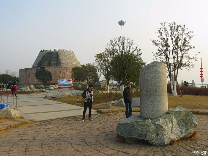 自三峡七百里中两岸连山略无阙处