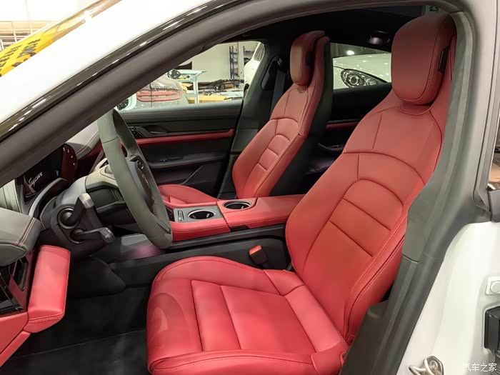 保时捷taycan升级波尔多红内饰翻毛皮车顶翻毛皮方向盘