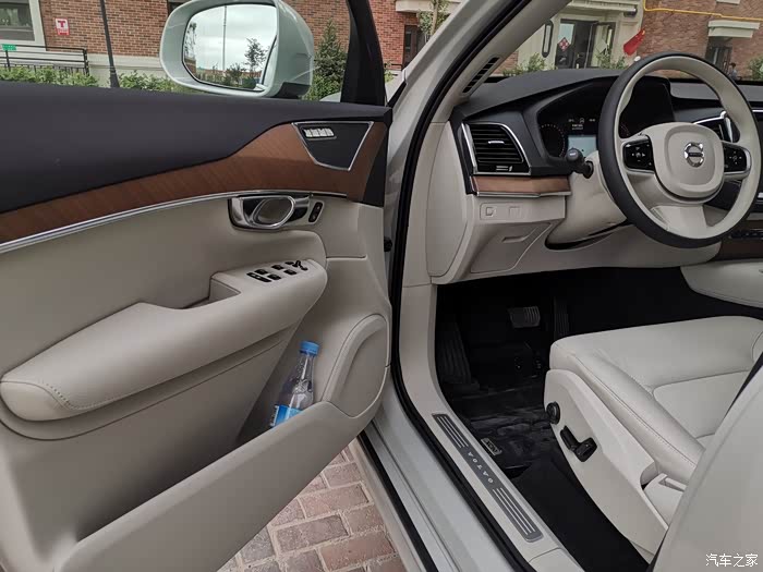 【图】智逸白桦银米内到货提车,内饰大爱_沃尔沃xc90论坛_汽车之家