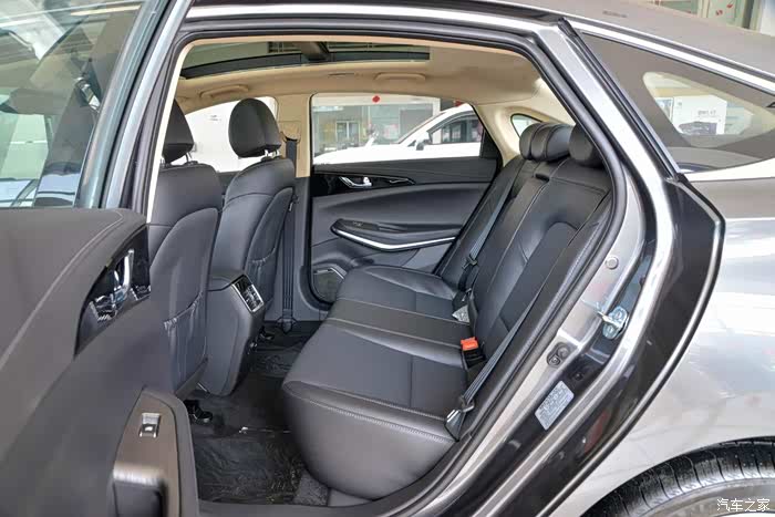 锐程cc的车内空间很大车型漂亮
