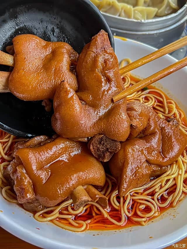 成都面馆界的扛把子猪蹄面真的好吃哭了