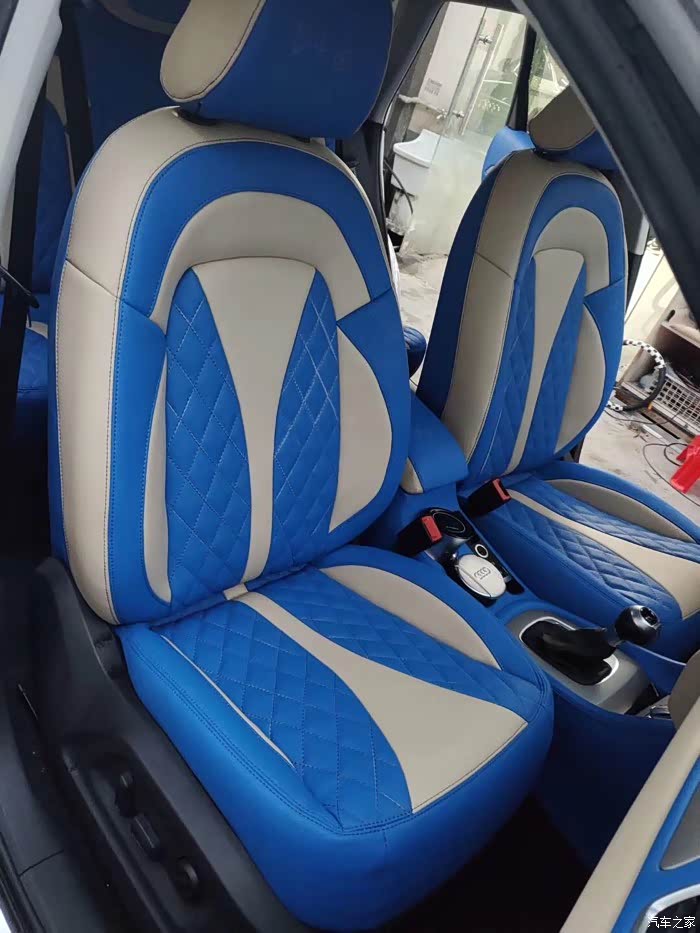 自己设计的奥迪q3蓝白拼色真皮座椅有喜欢的吗