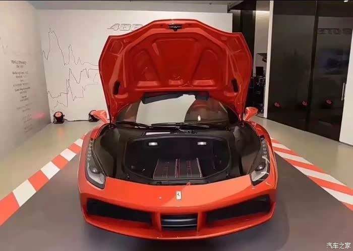 法拉利的引擎盖