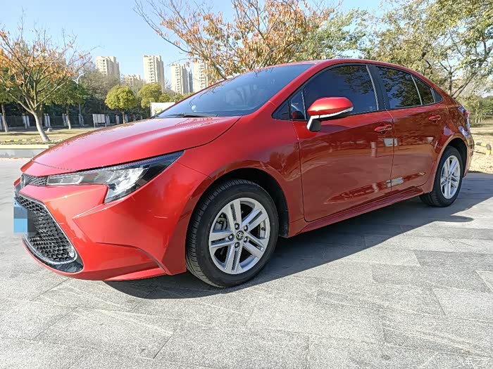 90后的第一辆车雷凌科技版赤焰红