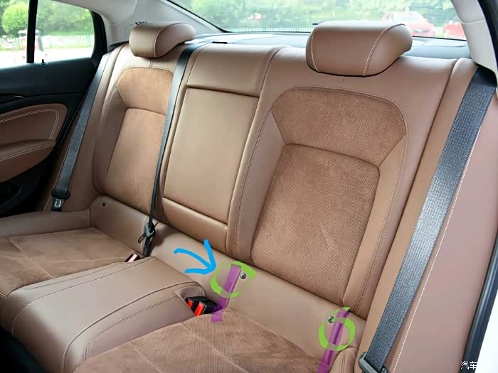 请问君威isofix接口在哪?